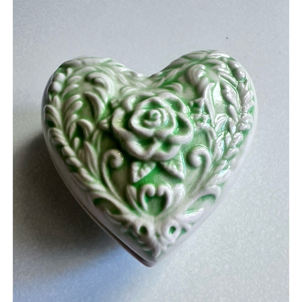 Small Ceramic Green White Heart Shaped Flower Trinket Dish w/ Lid Jewelry